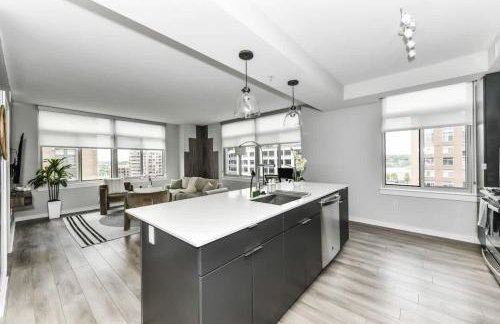 2BR Urban Retreat Gym Parkng and Scenic Rooftop - Foto 13