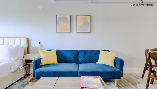 The Moose #5 - Modern Comfy Studio with King Bed, Free Parking & Fast WiFi - Foto 3