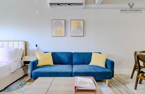 The Moose #5 - Modern Comfy Studio with King Bed, Free Parking & Fast WiFi - Foto 3
