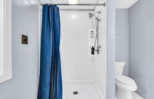 Maine Pondfront Home Sleeps 22 - Pool & Hot Tub - Photo 28