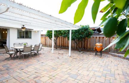 Grand Lux 4BR Prime Location & Serene Yard - Foto 18