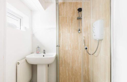 4-Bed Home for Contractors - Parking - Walk to Hospital - Foto 19