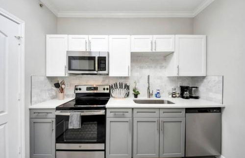 Modern 1BR Retreat Open Layout, Workspace, Views - Foto 12