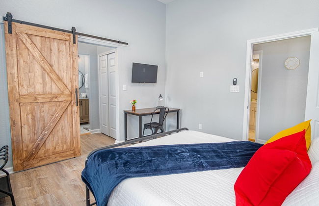 Seize the Moment 4BR 3BA Gem w Downtown Views - Foto 13