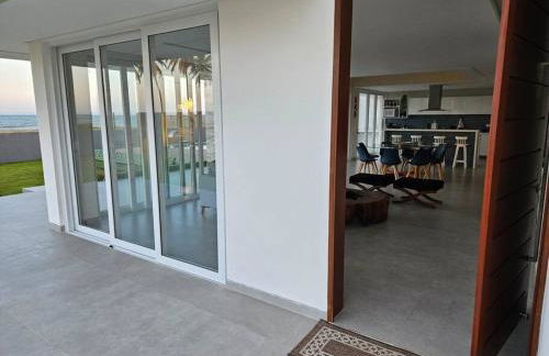 Piscina aquecida, 5 suítes e pé na areia com vista espetacular!! - Photo 75