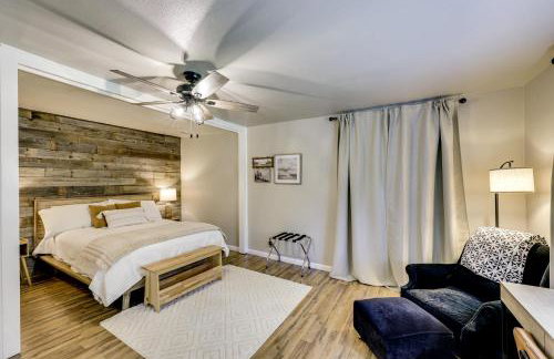 On-Site Creek and Spacious Yard Family Gem in Royal - Foto 20