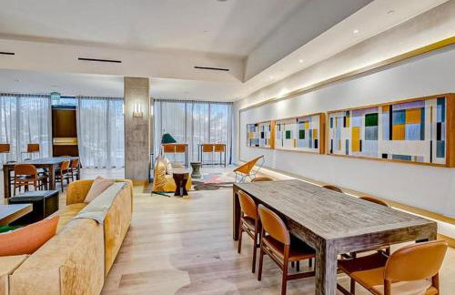 Modern Downtown Condo - Rooftop pool - Top Amenities - Foto 32