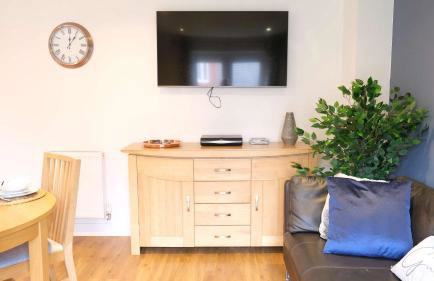 Spacious 4 Bedroom Home with Garden in Bedford - Foto 25