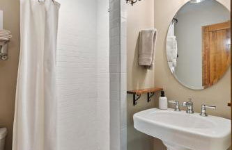 HOT TUB & PET-FRIENDLY Cabin in Cheshire Village - Foto 25