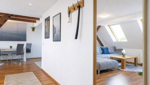 Larooms Merseburg - Apartment LP01 - 2 Zimmer, 2 Einzelbetten, 1 Doppelbett, große Couch, Küche, Balkon, Waschmaschine - Foto 4