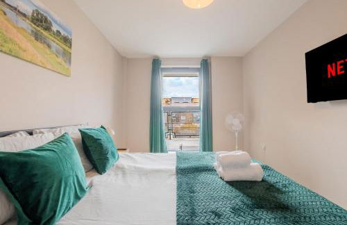 FREE fast Wi-Fi, Netflix & Large Lounge & Balcony! - Foto 7