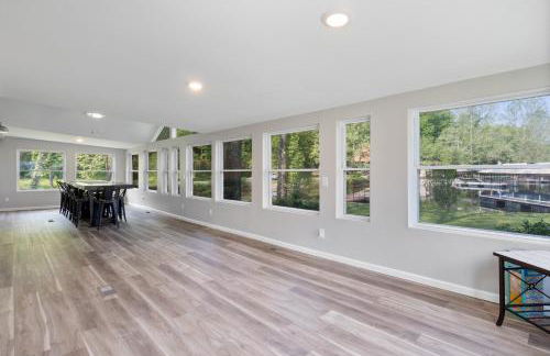 New! 2 Homes-Firepit, Hot Tub, Huge Yard and Dock - Foto 38