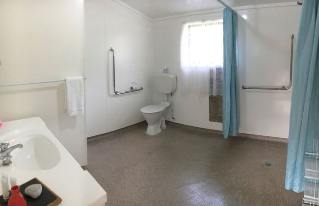 Opal Hot Springs & Holiday Park - Photo 36