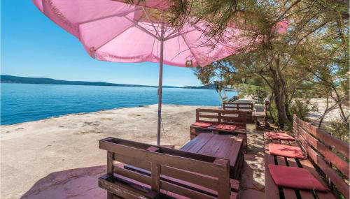 1 Bedroom Amazing Apartment In Nevidane - Foto 4