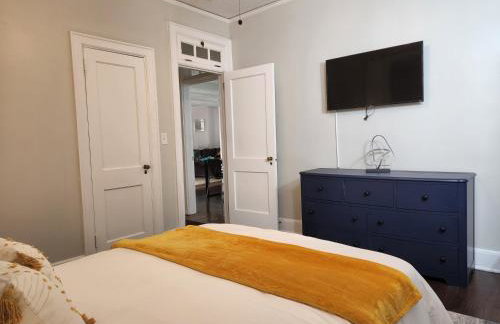 Spacious Centrally Located 3 Bed 2 Bath - Sleeps 8 - Foto 37