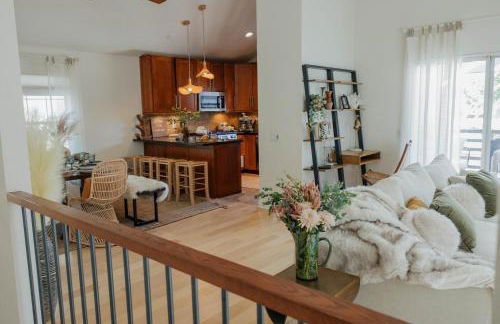 Stylish PB Townhome, Walk to Bay, and Balcony - Foto 11
