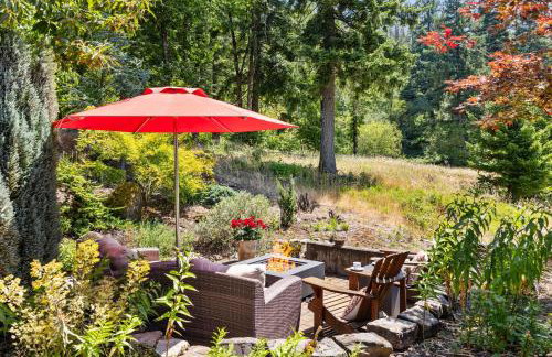 Mountain-View Retreat with Hot Tub & Waterfalls - Foto 44