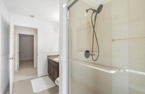 Three-Bedroom House - Best area-Heated Pool-Spa and Sauna Close to Beaches - Foto 44