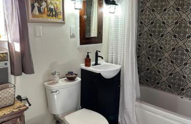 1900s Miner's cabin behind Tombstone Brewery - Foto 33