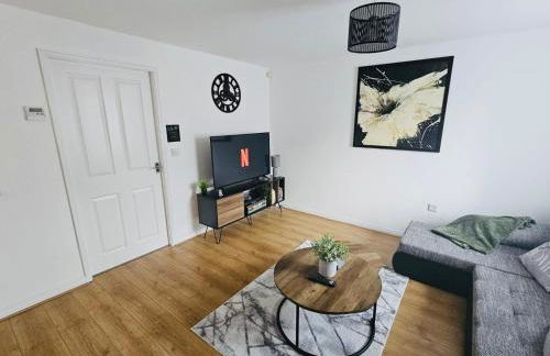 Stylish 3 Bed Home With Garden & Free Parking - Foto 1