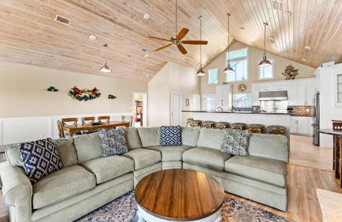 Beachfront Hideaway! Luxury Beachfront, SwimSpa, Game Room, Firepit by Bolivar Vacations - Foto 14