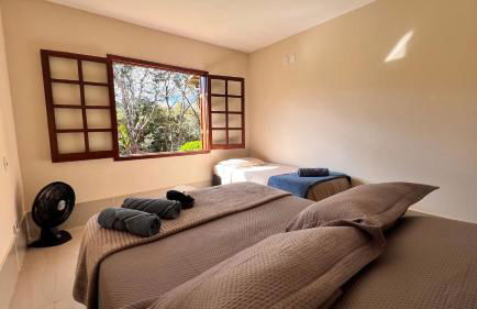 Refúgio em Macacos para até 12 hóspedes com piscina aquecida, 5 suítes e riacho - Foto 16