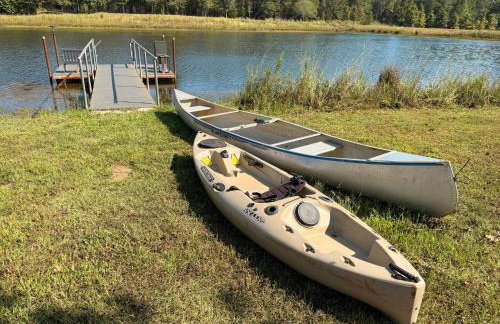 Whispering Pines Retreat, Secluded Cabin with Hot Tub & Pond - Foto 24