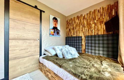 Bright apartment with balcony and pool - Photo 7