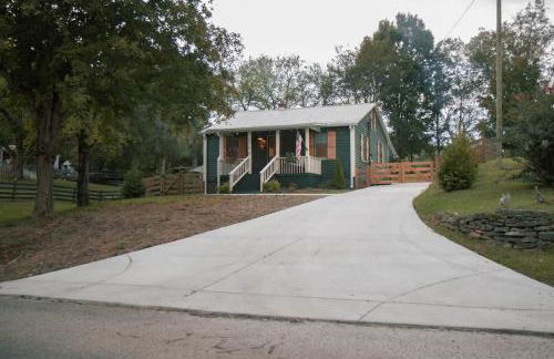 Leipers Fork Village Bungalow with Hot Tub & Firepit - Foto 23