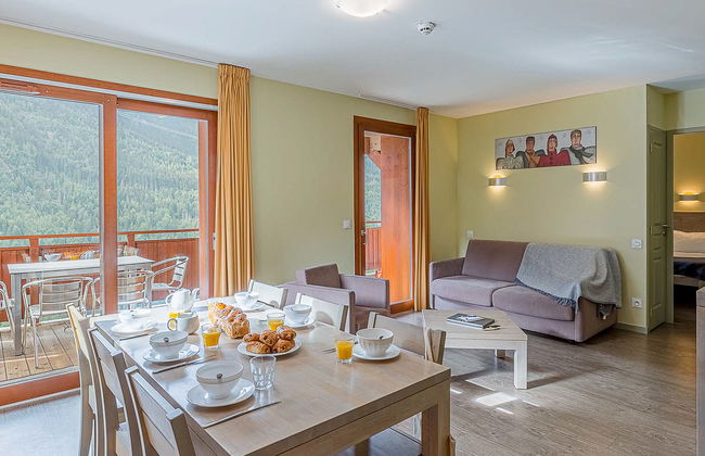 3 bedroom Apartment in Vaujany with swimming pool and terrace - Photo 4