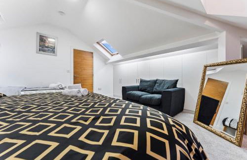 Exquisite 2-Bedroom Penthouse-Sleeps 7-Free Parking with Workspace & High-Speed WiFi - Foto 19