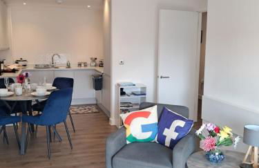 Lets Stay SA Manchester I 2Bed 2Bath l Waterfront l Private Balcony I Relaxing Retreat I Great Location - Foto 16