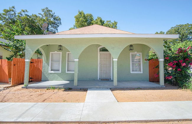 3 BR 1 BA Remodeled Home Near Downtown - Foto 1