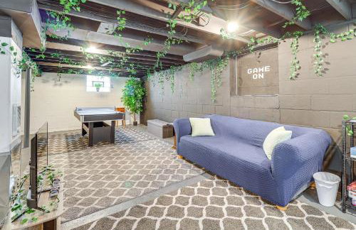 Game Room and Fire Pit West Mifflin Home! - Foto 1