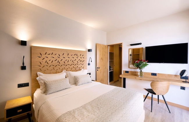 Atlantis Beach Hotel - Photo 15