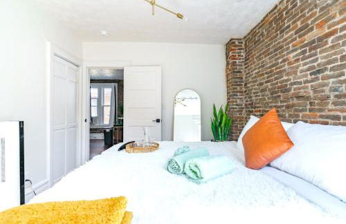 Jungle House Luxury Homes - Columbus Downtown Short North - Walk to Convention Center & Nationwide Arena - Sleeps up to 8 - Free Parking - Over 5,800 Five Stars - Foto 32