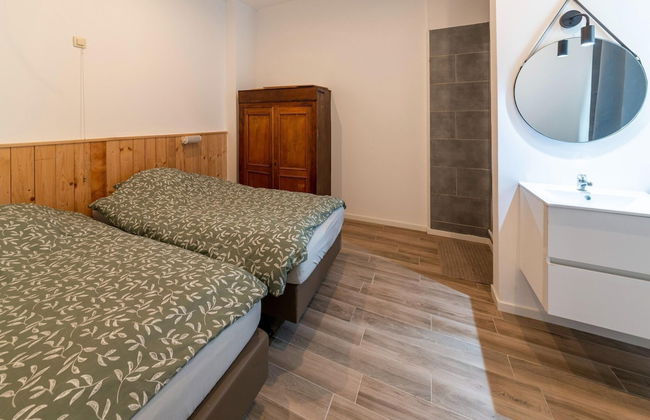 Mansion With Pool & Bar - Photo 6