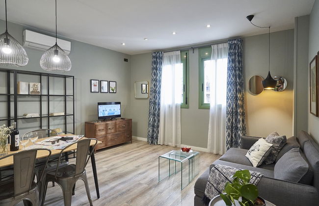 AinB Las Ramblas Colón Apartments - Foto 1