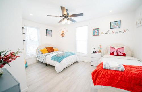 Modern 5BR DC Home Free Parking Steps from Metro Family-Friendly - Photo 7