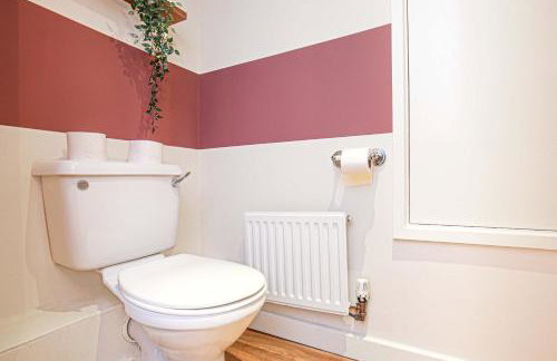 Beautiful City Centre Apartment with Free Parking, Fast-Wifi, SmartTV with Netflix and Private Garden by Yoko Property - Foto 23