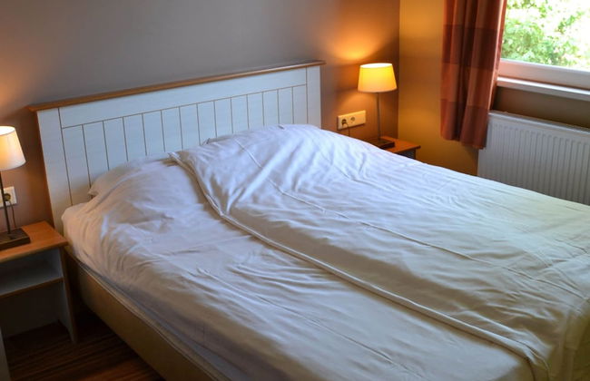 Bungalow in 's-gravenzande With Nautical Charm - Photo 2