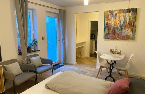 Helle Souterrainwohnung mit Komfort - Foto 2