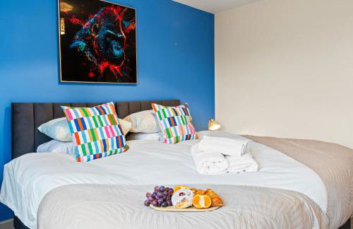 Forest View- Oasis Mural -Didsbury Zen Sleeps 10 - Photo 35