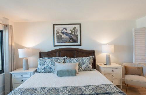 Luxury direct oceanfront corner with a large private balcony, heated pool and garage - Photo 34