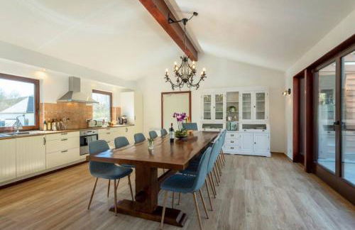 Nature Retreat Pool, Hot Tub, Sauna, Hiking-Caves - Photo 3