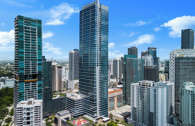 Luxury Condos at Four Seasons - Foto 47