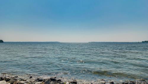 Grill Out, Play Pool Huge Home on Lake Champlain! - Foto 3