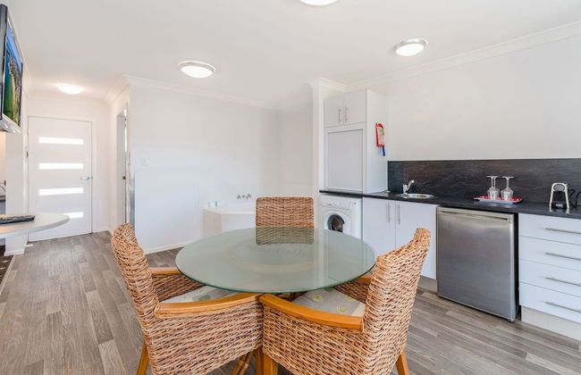 Adrift Apartments - Photo 14