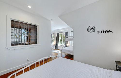 Luxury Lakefront Escape on Lake Travis - Photo 21