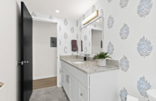 Stylish 1BR Upper Flat in the Heart of Royal Oak - Photo 18